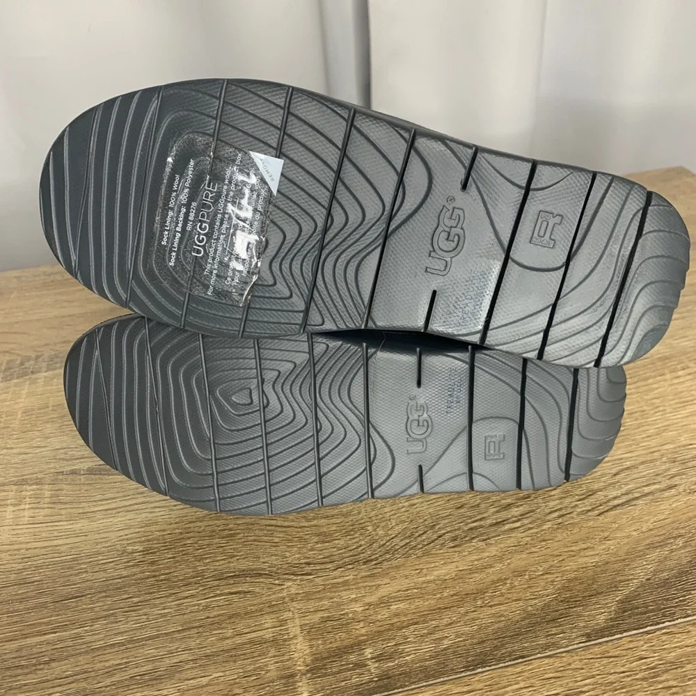 Sold UGG 1014363K Australia Navy Canoe Suede Lace Up Boots Shoes Boy's Sz.4Y - Picture 2 of 5